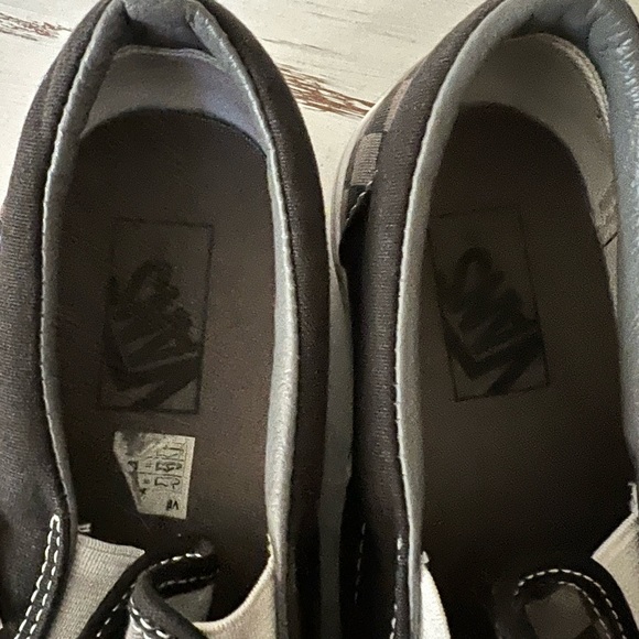 Vans - Picture 3 of 4